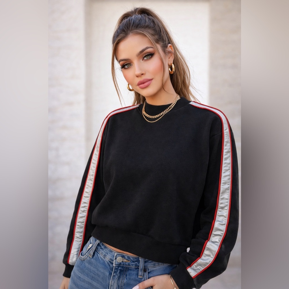Forever 21 Long Sleeve Crop Black Crew Sweater With Side Stripe Size Medium